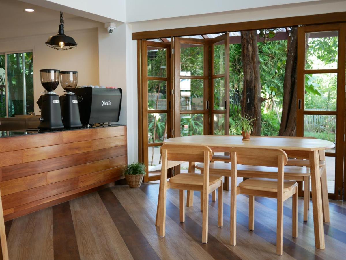Breadfruit Hostel Chiang Mai Bagian luar foto